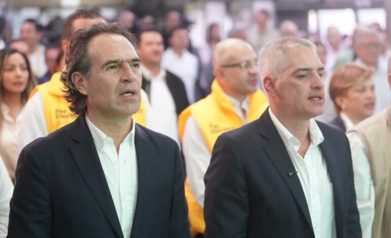 Gobernador Andrés Julián Rendón y alcalde Federico Gutiérrez durante la instalación de la jornada electoral en Antioquia