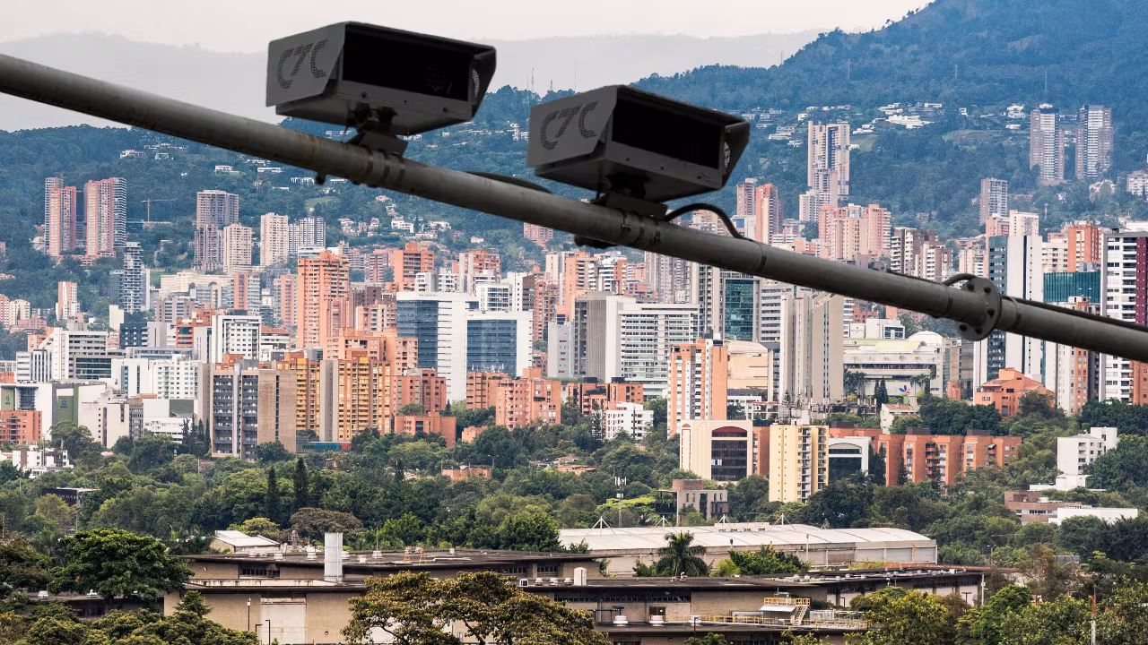 Gobierno anunció que millones de fotomultas quedarían sin validez en Colombia por presuntas irregularidades