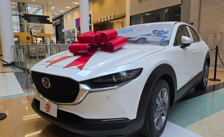 Clientes participando en sorteo de camionetas en San Nicolás