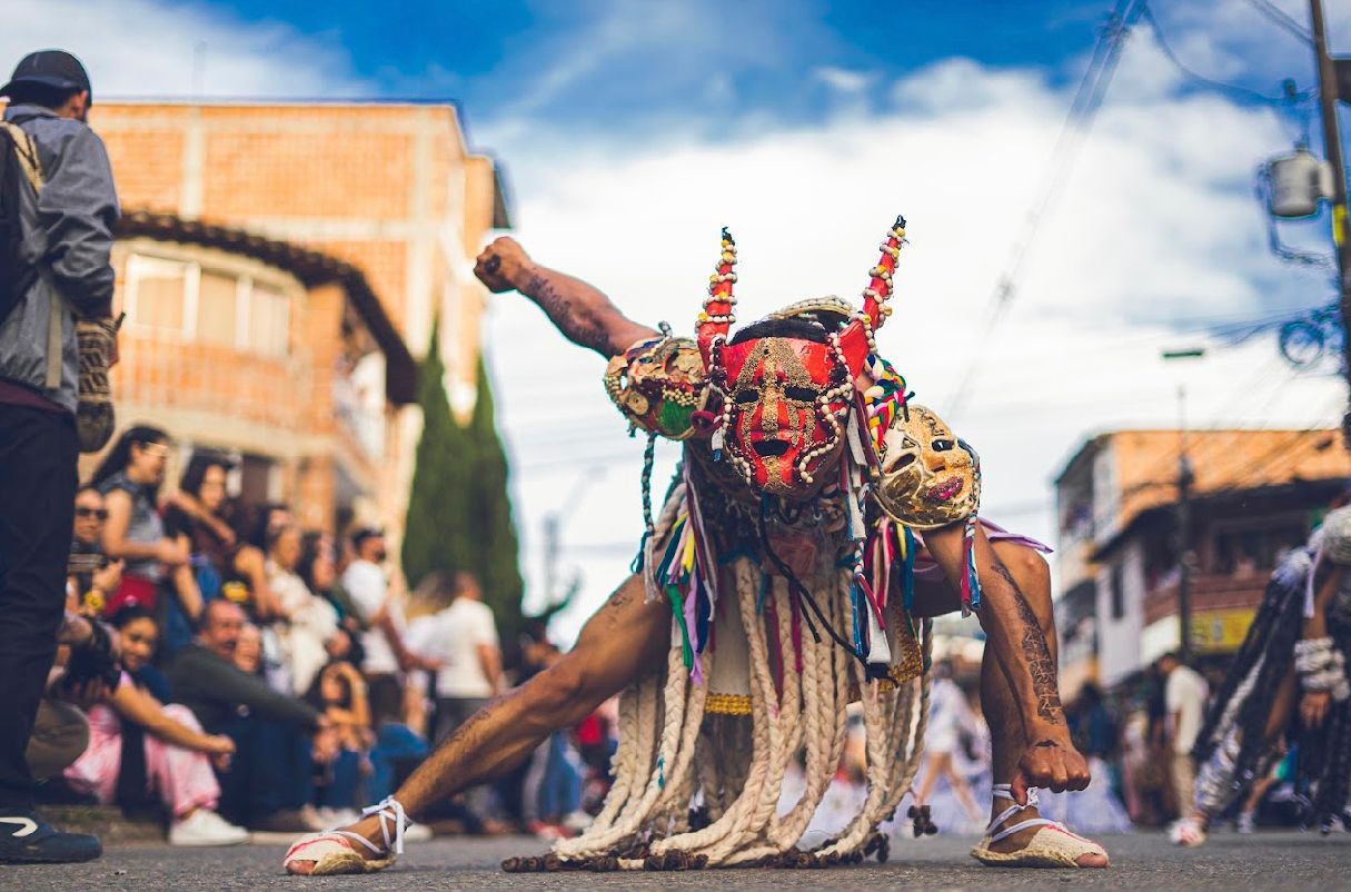 Abren convocatoria para el Carnaval de Comparsas de El Gesto Noble 2026 en El Carmen de Viboral