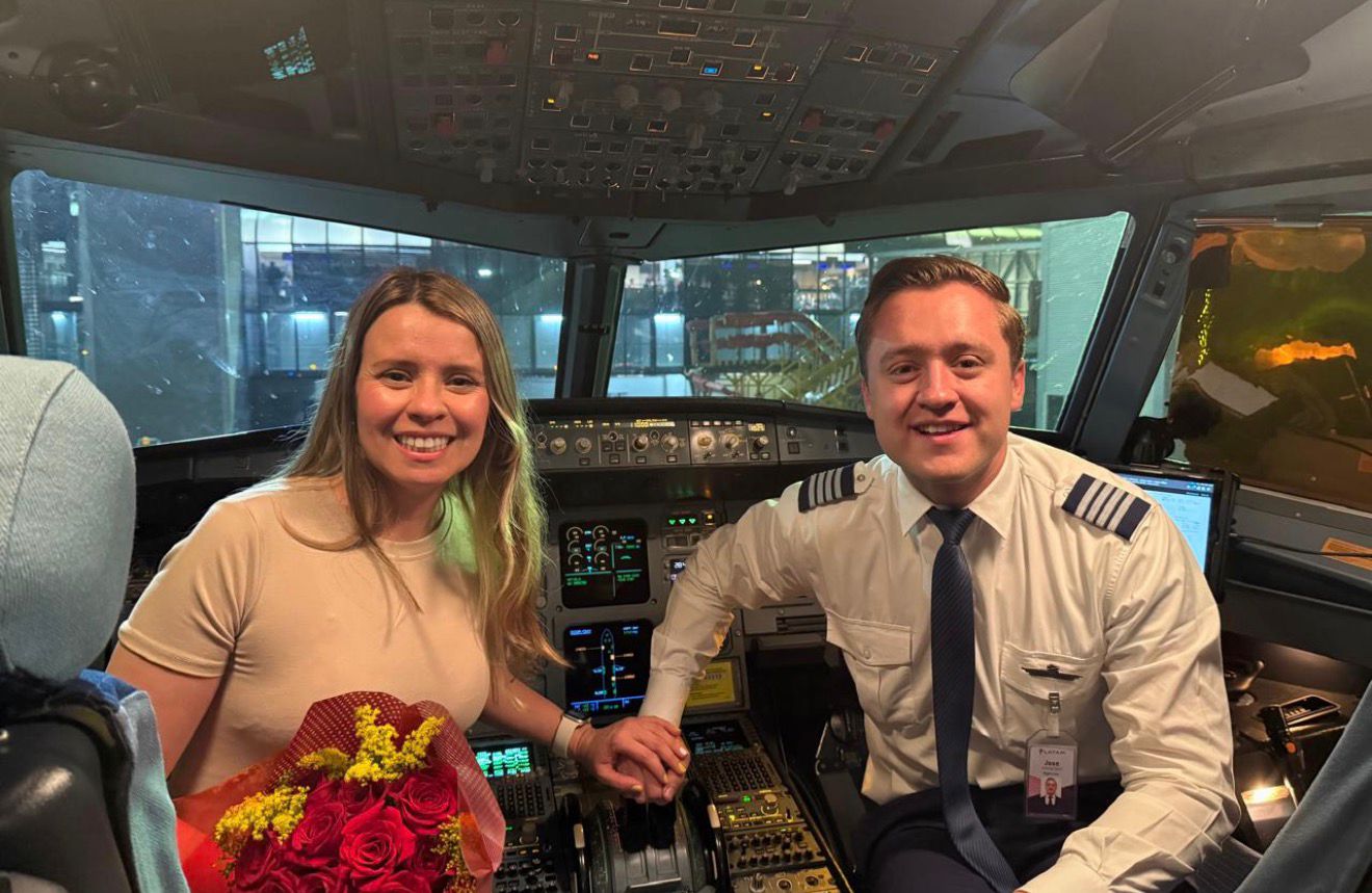 Del sacrificio a las alturas: la emotiva sorpresa de un capitán cejeño a su madre en pleno vuelo
