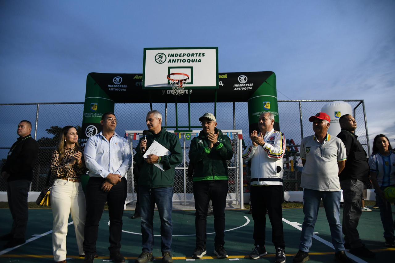 El Santuario recibió nuevas obras en iluminación, vivienda y deporte por parte de la Gobernación de Antioquia