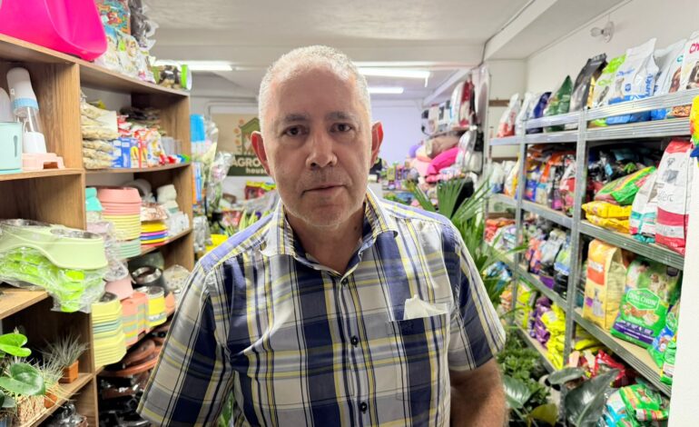 Entre plantas y mascotas: la nueva vida de Jorge Mario Henao, el histórico rector de La Paz