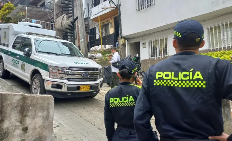 Autoridades investigan hallazgo de cadáver envuelto en un costal en Medellín