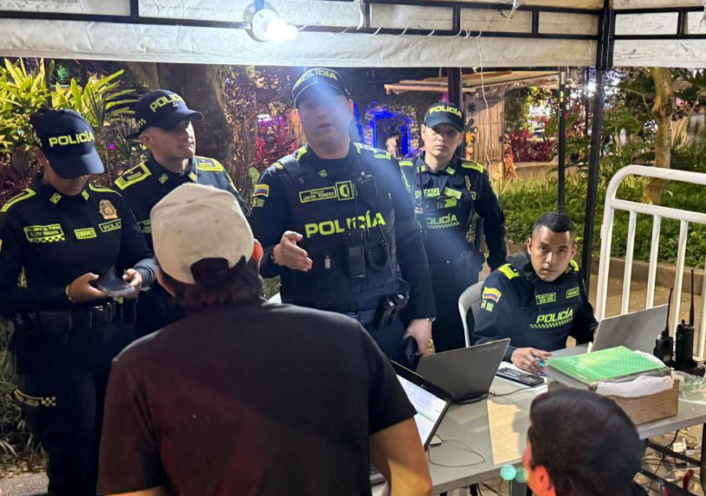 Operativo en Parque Lleras dejó capturado, menor aprehendido y cierre de locales en Medellín.