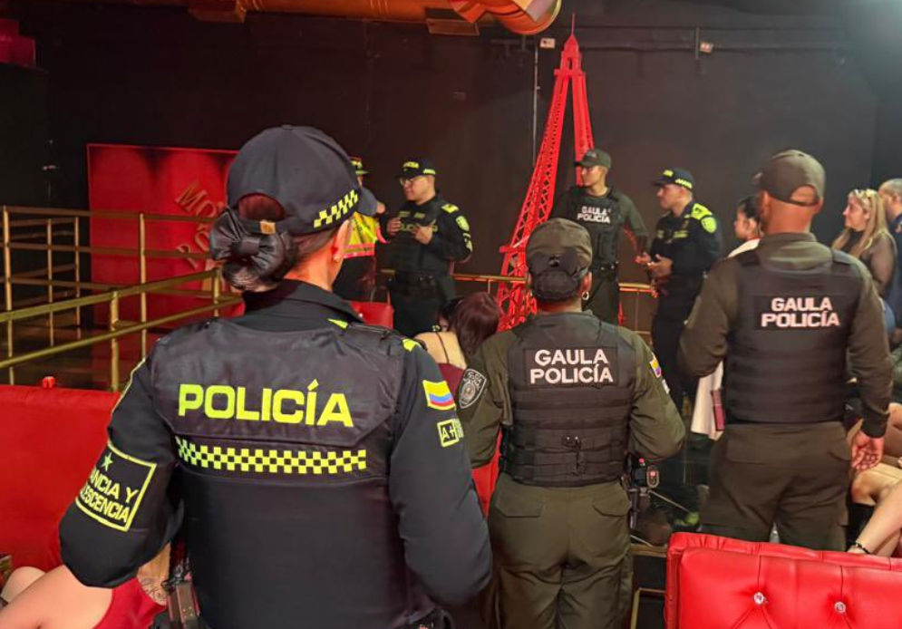 Operativo de seguridad en el Parque Lleras con autoridades realizando controles