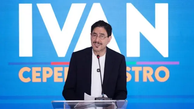 Iván Cepeda pide a Abelardo de la Espriella renunciar a su ciudadanía estadounidense y anuncia desobediencia civil