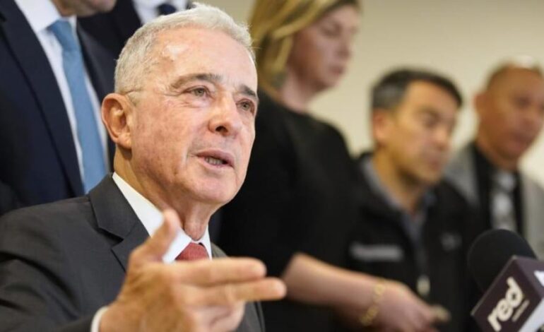 Fiscalía cita a Uribe por caso de las masacres de Antioquia y el expresidente denuncia falta de garantías