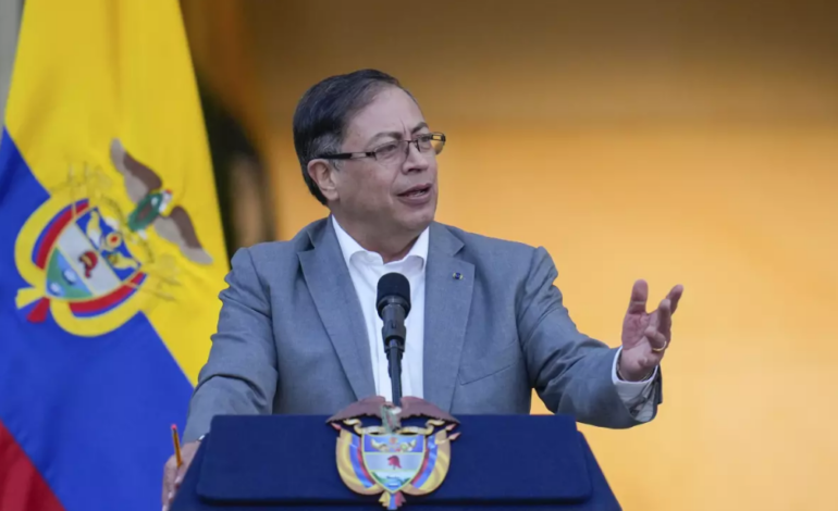 Petro es suspendido de su cargo en plena campaña electoral