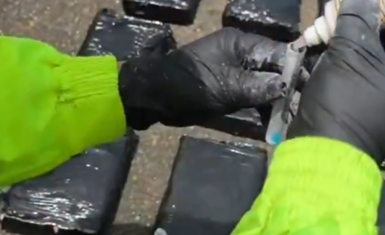 Incautan 1,3 toneladas de cocaína en una motonave en Turbo