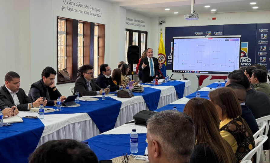 Centro Democrático y Creemos se declaran partidos de Gobierno y respaldan la agenda del presidente electo Abelardo de la Espriella