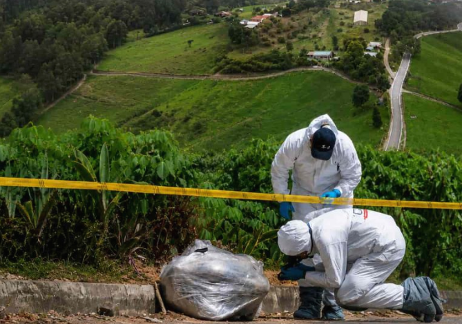 Macabro hallazgo en Bello: encuentran otro cadáver embolsado en la vía hacia San Félix