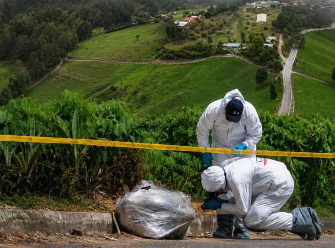 Macabro hallazgo en Bello: encuentran otro cadáver embolsado en la vía hacia San Félix