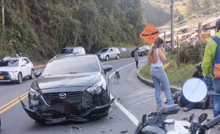 Motociclista herido tras choque frontal con una camioneta en Las Palmas, en Envigado