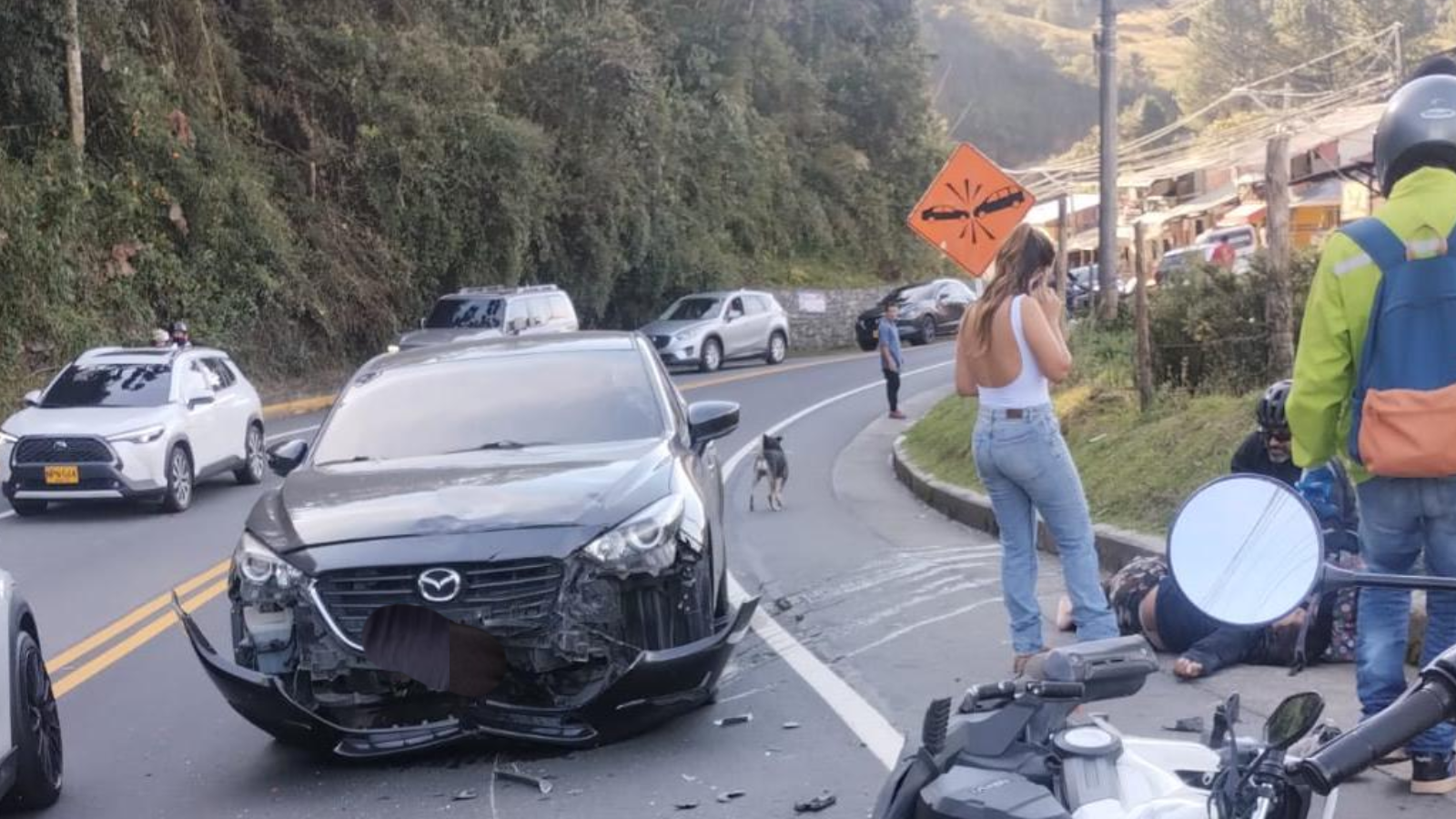 Motociclista herido tras choque frontal con una camioneta en Las Palmas, en Envigado
