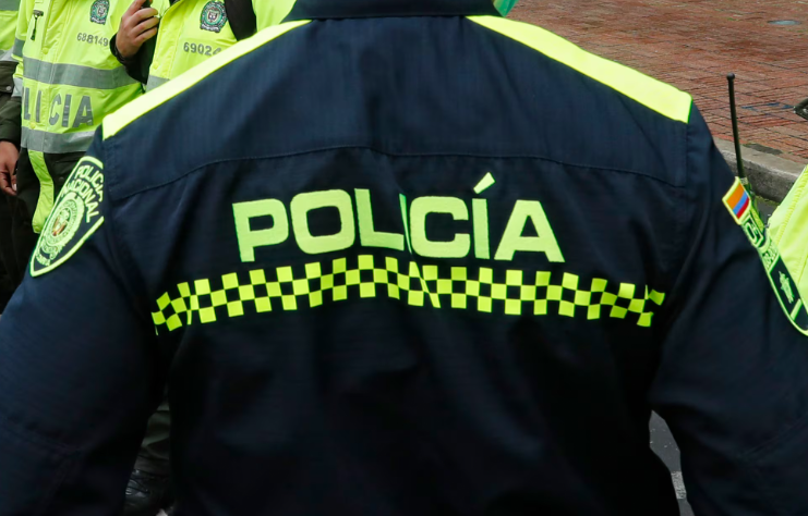Policías habrían cobrado dinero a ciudadano para “tanquear” patrulla y devolver moto en Medellín