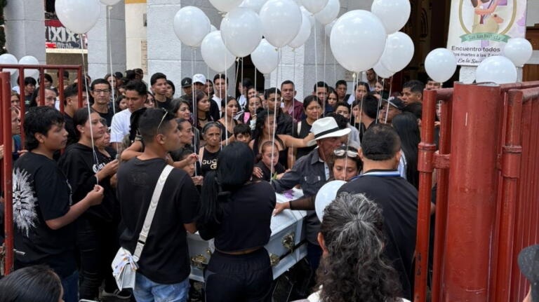Entre lágrimas y pedidos de justicia, despidieron a Alexánder Avendaño en San Cristóbal
