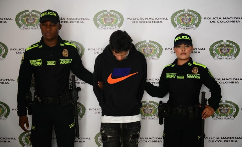 Captura de presuntos delincuentes que intentaron robar a una patrullera en Laureles, Medellín.
