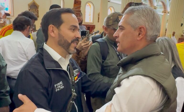 El presidente electo Abelardo de la Espriella y el gobernador Andrés Julián durante su encuentro en San Pedro de los Milagros.