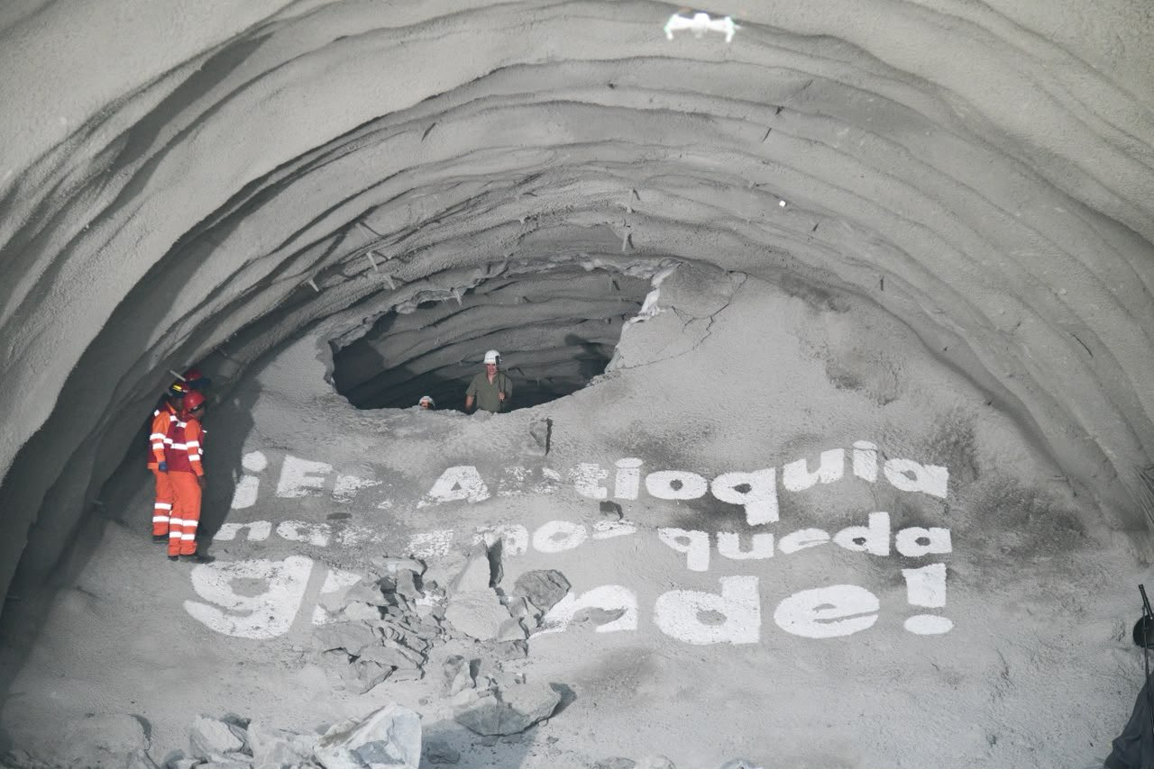 Gobernación de Antioquia celebra el cale del Túnel 0, un nuevo avance en la Vía al Mar hacia Urabá