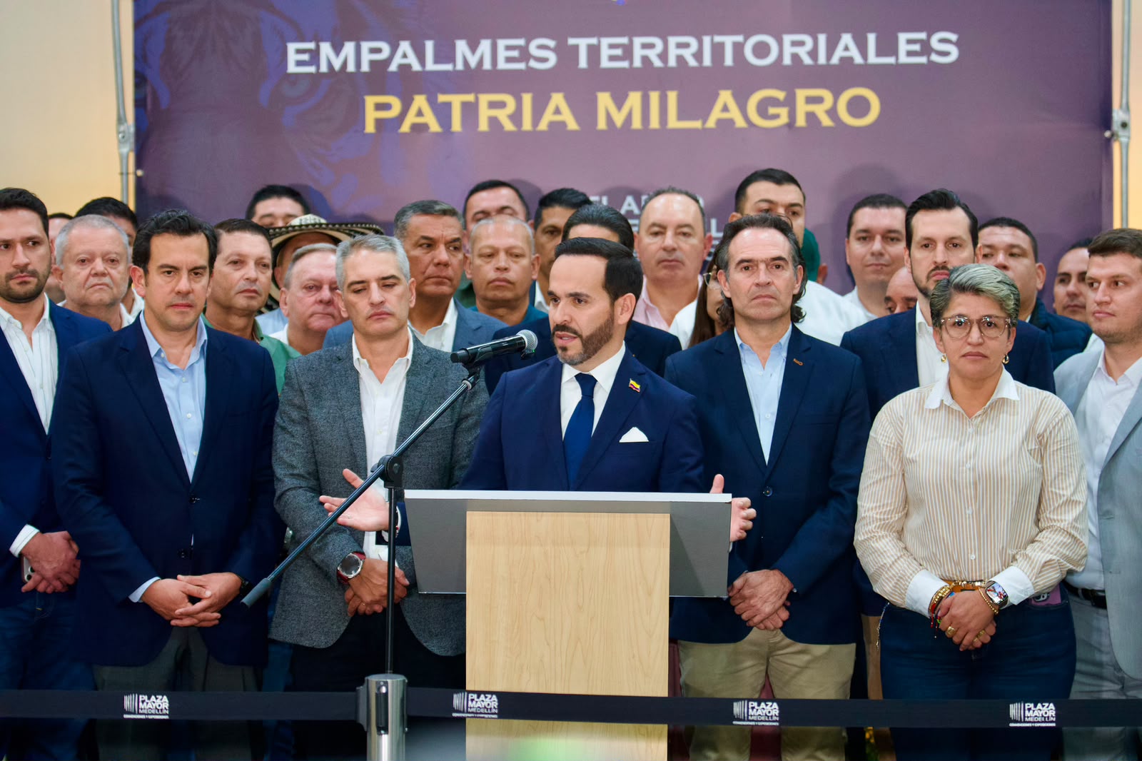 Abelardo de la Espriella durante sus anuncios políticos y administrativos en Medellín.