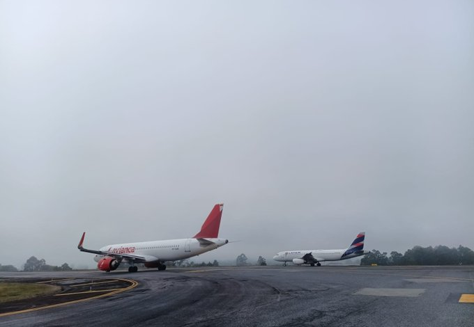La niebla sigue afectando el aeropuerto José María Córdova: vuelos cancelados, demorados y desviados