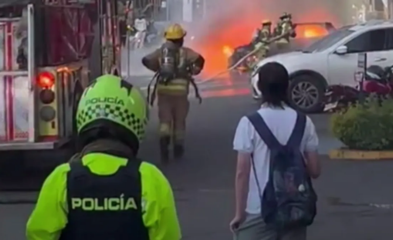 Vehículo se incendió en parqueadero de un edificio en Rionegro