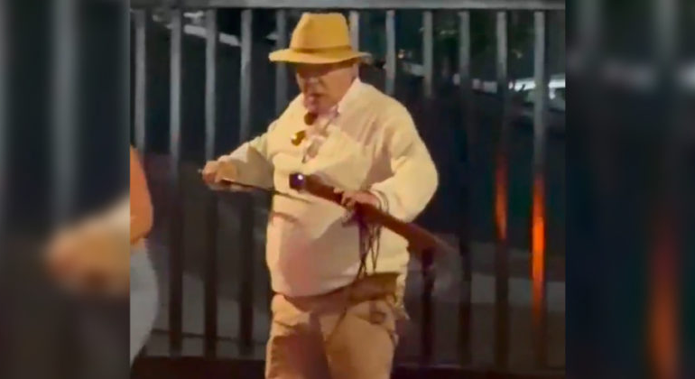 Concejal Omar Monroy durante el pronunciamiento sobre el altercado vial ocurrido en Medellín.