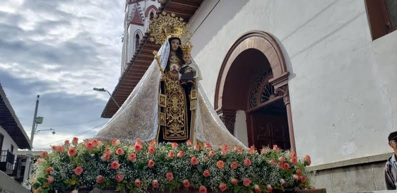 Procesión y bendición de vehículos durante la celebración de la Virgen del Carmen en La Ceja, Rionegro y El Carmen de Viboral.